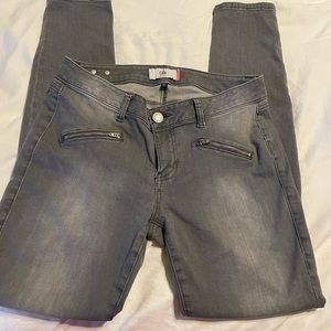 Cabi zip skinny size 8 in graphite